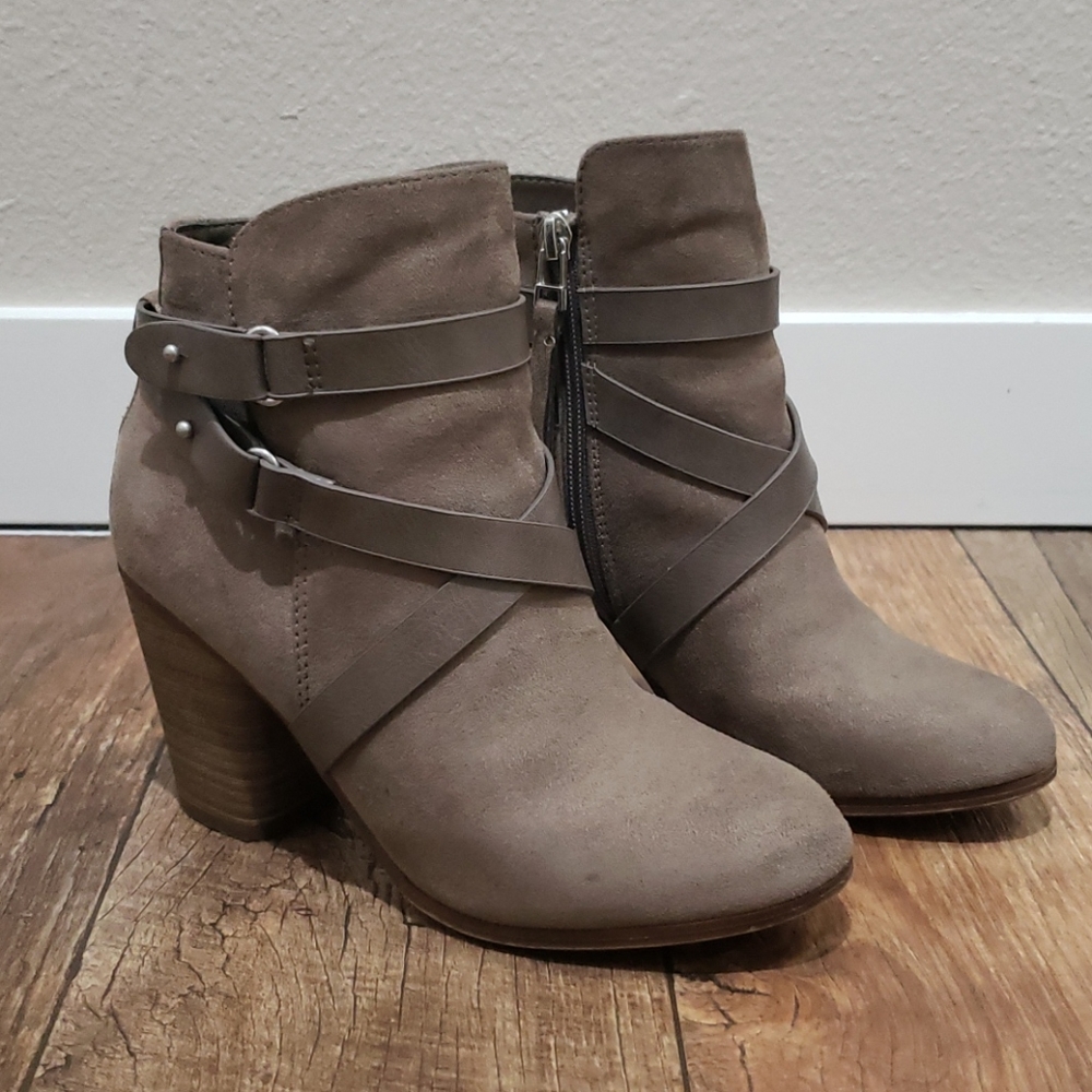 R2 Lolita Ankle Booties